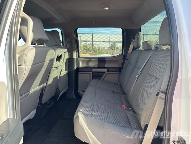 Ford F-150 XLT 4x2 Crew Cab Pickup Egyéb