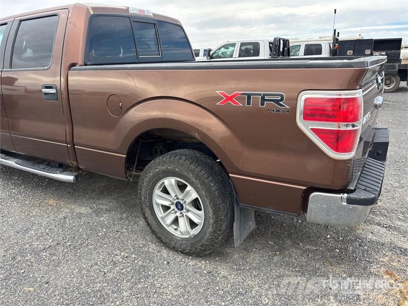 Ford F-150 XLT 4x4 Crew Cab Pickup (Inoperable) Ostalo