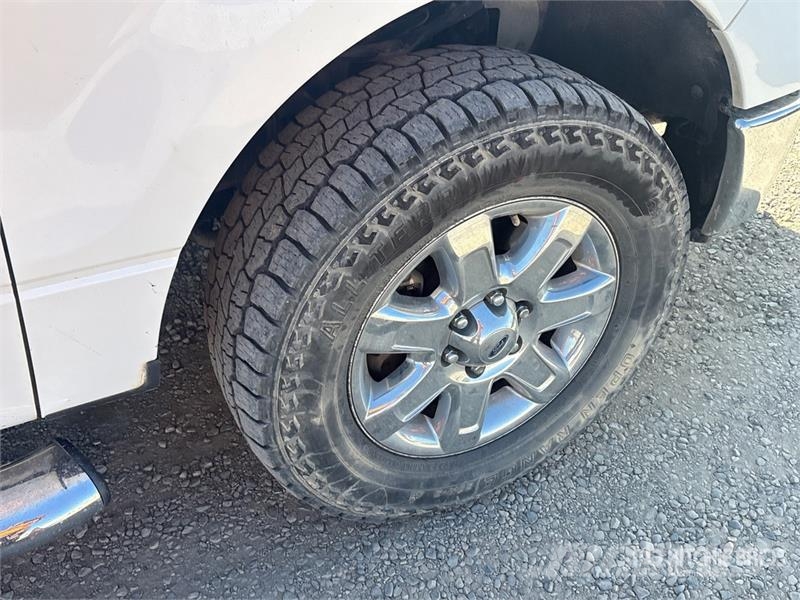 Ford F-150 XLT 4x4 Crew Cab Pickup Egyéb