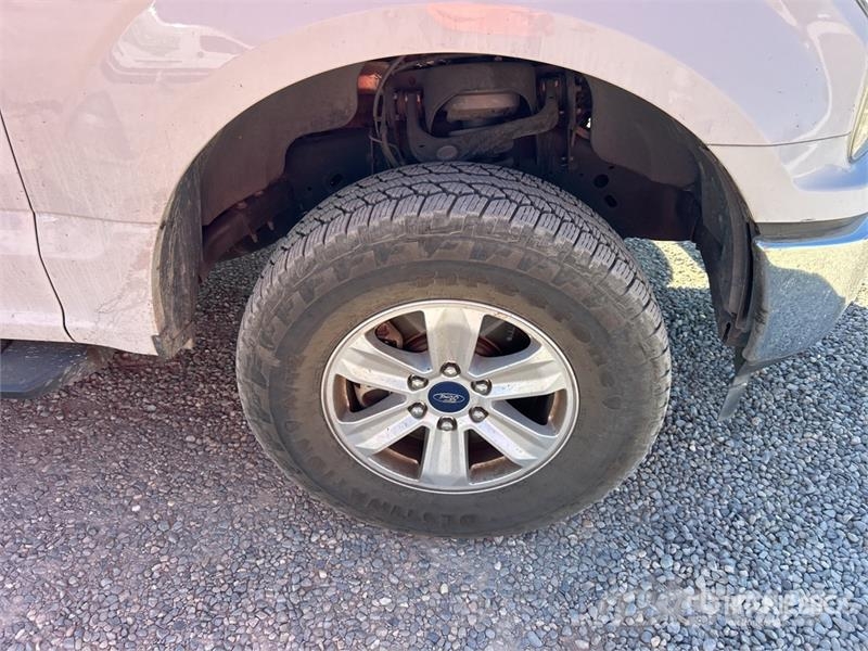 Ford F-150 XLT 4x4 Crew Cab Pickup Ostalo