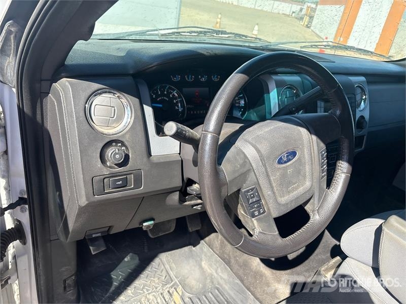 Ford F-150 XLT 4x4 Crew Cab Pickup Egyéb
