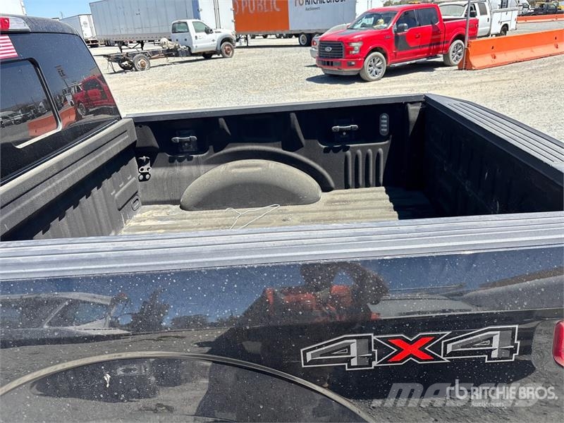 Ford F-150 XLT 4x4 Crew Cab Pickup Inne