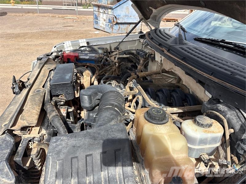 Ford F-150 XLT 4x4 Crew Cab Pickup Otros