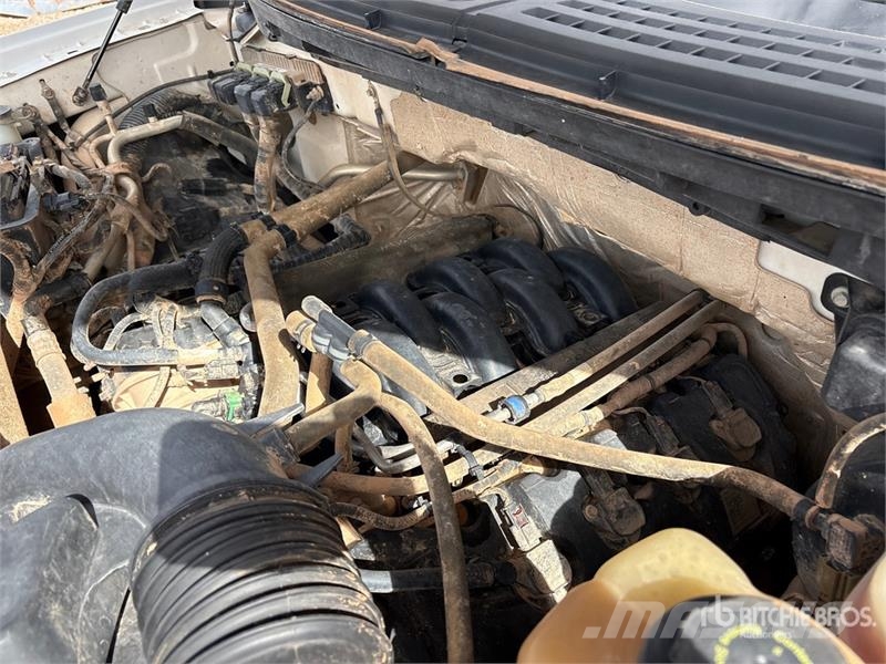 Ford F-150 XLT 4x4 Crew Cab Pickup Otros