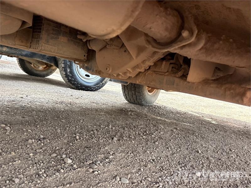 Ford F-150 XLT 4x4 Crew Cab Pickup Otros