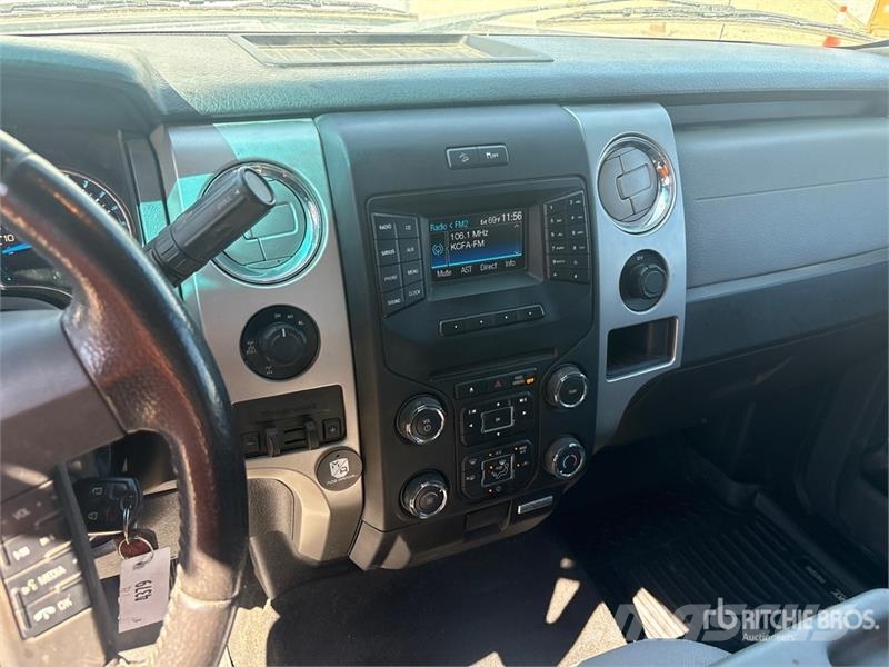 Ford F-150 XLT 4x4 Crew Cab Pickup Egyéb