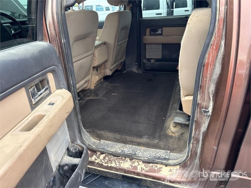 Ford F-150 XLT 4x4 Crew Cab Pickup (Inoperable) Ostalo