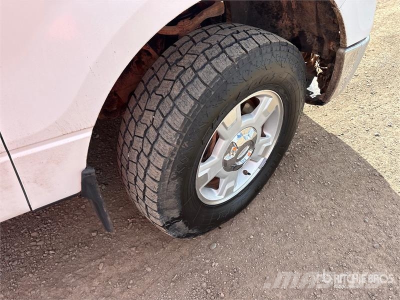 Ford F-150 XLT 4x4 Crew Cab Pickup Otros