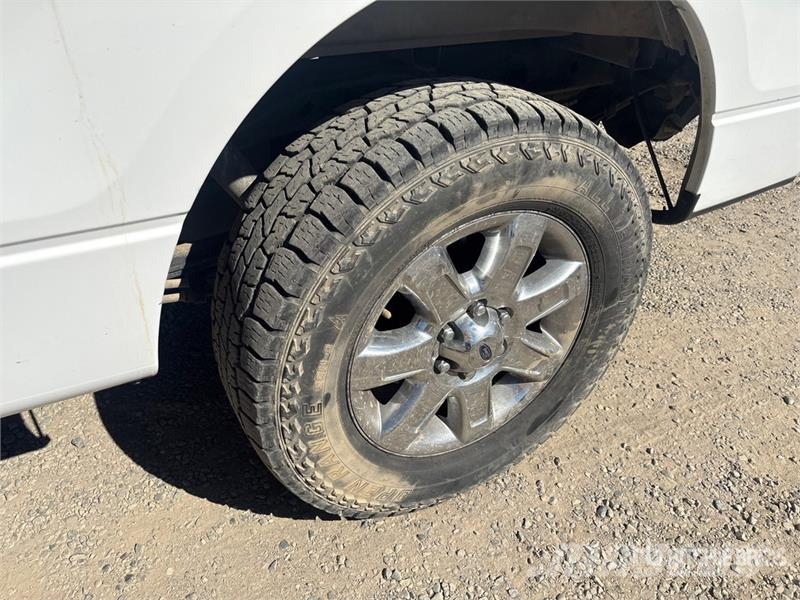 Ford F-150 XLT 4x4 Crew Cab Pickup Egyéb