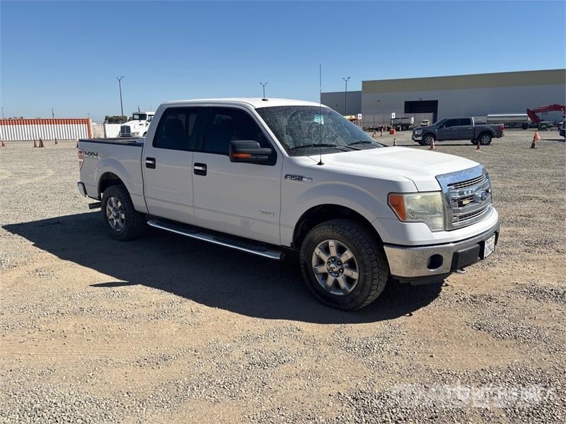 Ford F-150 XLT 4x4 Crew Cab Pickup Egyéb