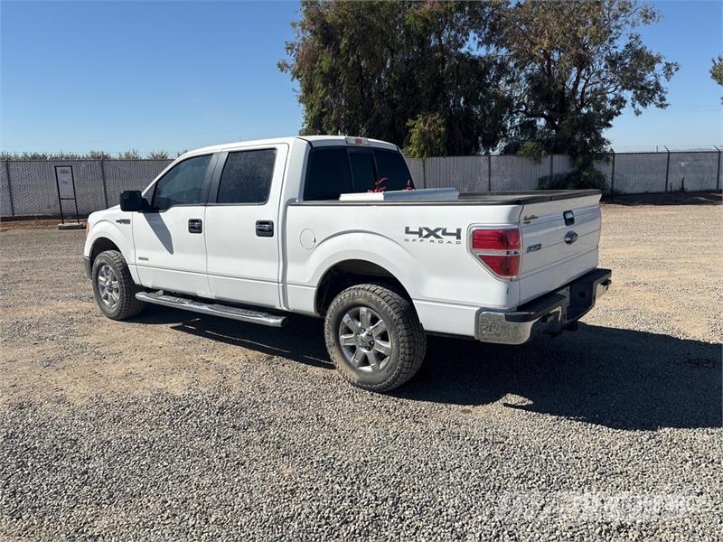 Ford F-150 XLT 4x4 Crew Cab Pickup Egyéb