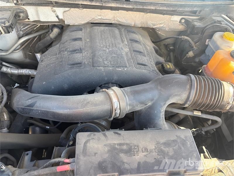 Ford F-150 XLT 4x4 Crew Cab Pickup Egyéb