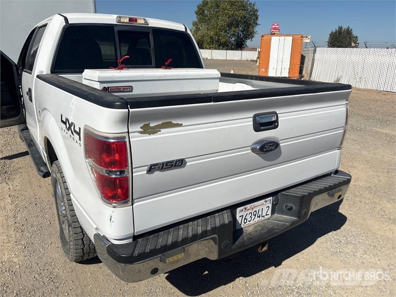 Ford F-150 XLT 4x4 Crew Cab Pickup Egyéb
