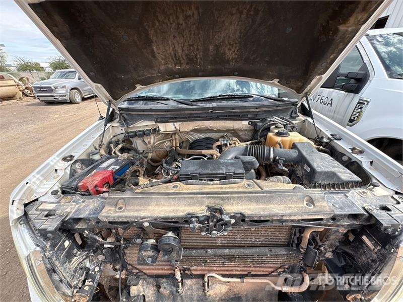 Ford F-150 XLT 4x4 Crew Cab Pickup Otros