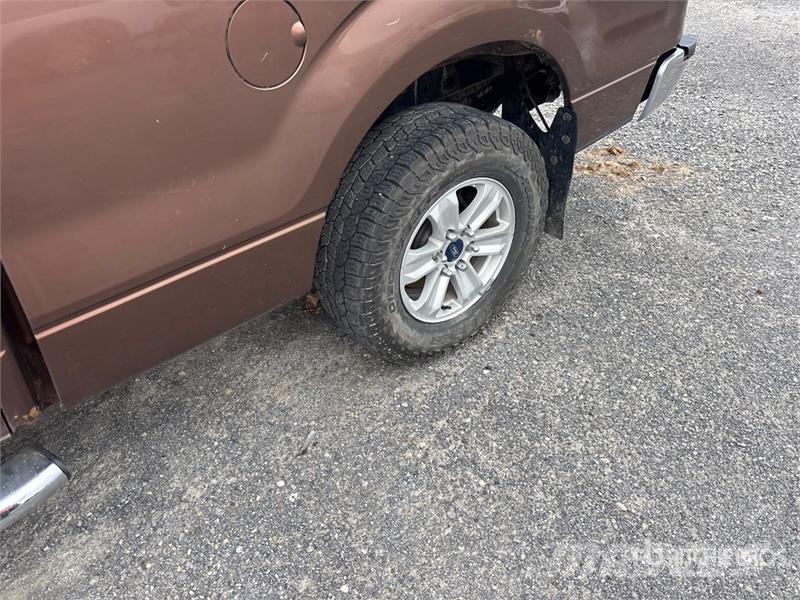 Ford F-150 XLT 4x4 Crew Cab Pickup (Inoperable) Ostalo