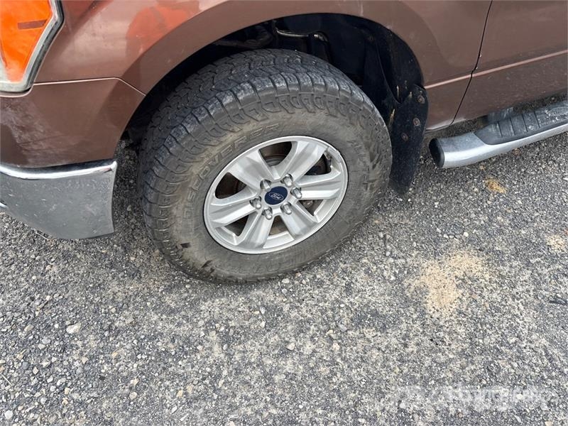 Ford F-150 XLT 4x4 Crew Cab Pickup (Inoperable) Ostalo