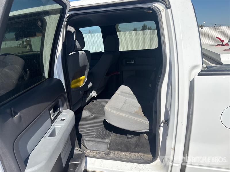 Ford F-150 XLT 4x4 Crew Cab Pickup Egyéb