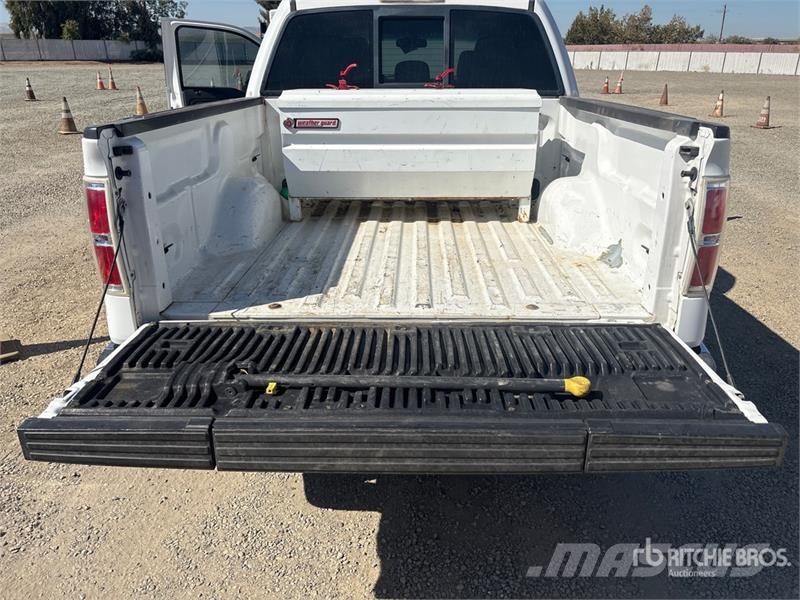 Ford F-150 XLT 4x4 Crew Cab Pickup Egyéb