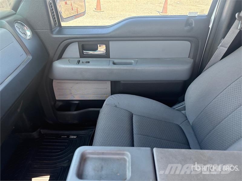 Ford F-150 XLT 4x4 Crew Cab Pickup Egyéb