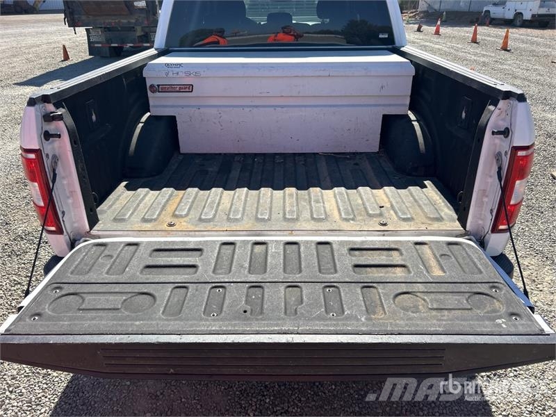 Ford F-150 XLT 4x4 Crew Cab Pickup Ostalo