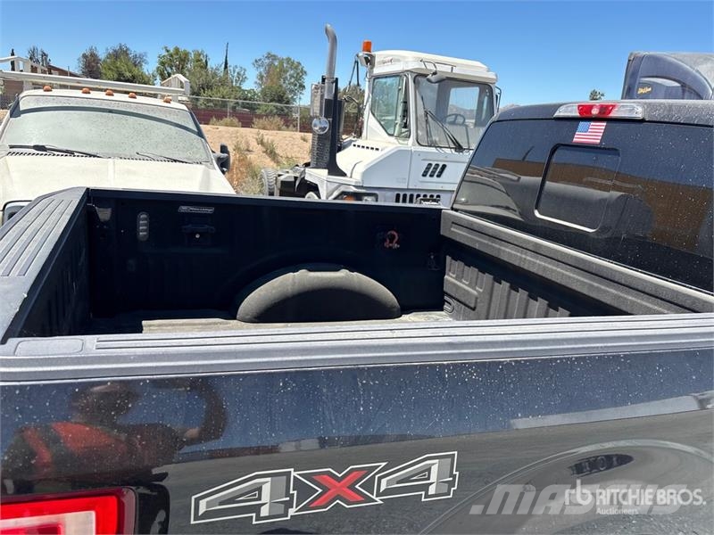 Ford F-150 XLT 4x4 Crew Cab Pickup Inne