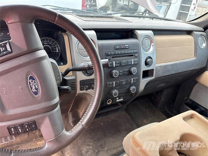 Ford F-150 XLT 4x4 Crew Cab Pickup (Inoperable) Ostalo