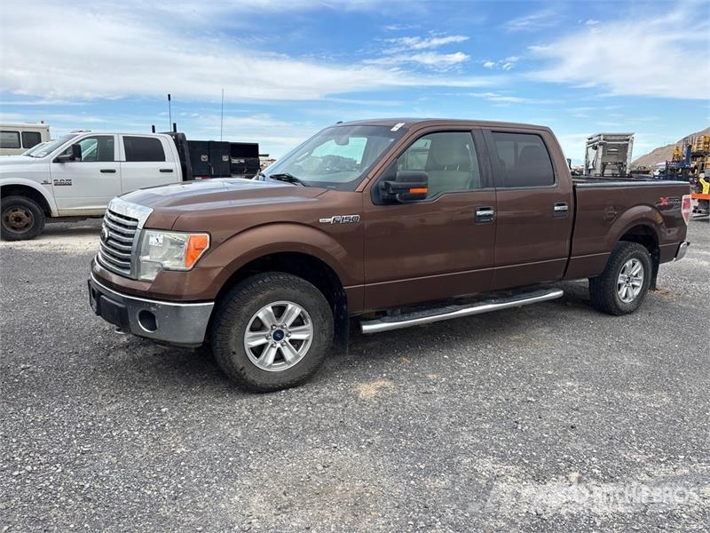 Ford F-150 XLT 4x4 Crew Cab Pickup (Inoperable) Ostalo