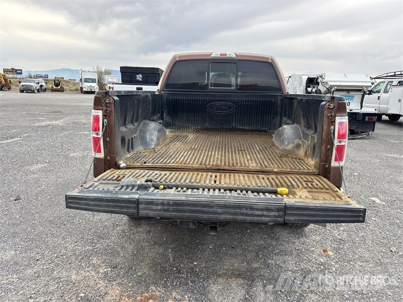 Ford F-150 XLT 4x4 Crew Cab Pickup (Inoperable) Ostalo
