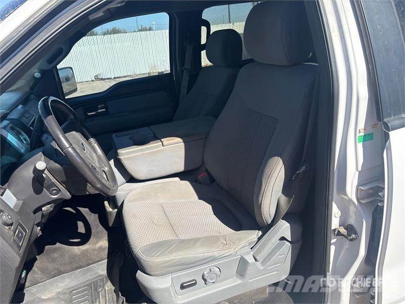 Ford F-150 XLT 4x4 Crew Cab Pickup Egyéb
