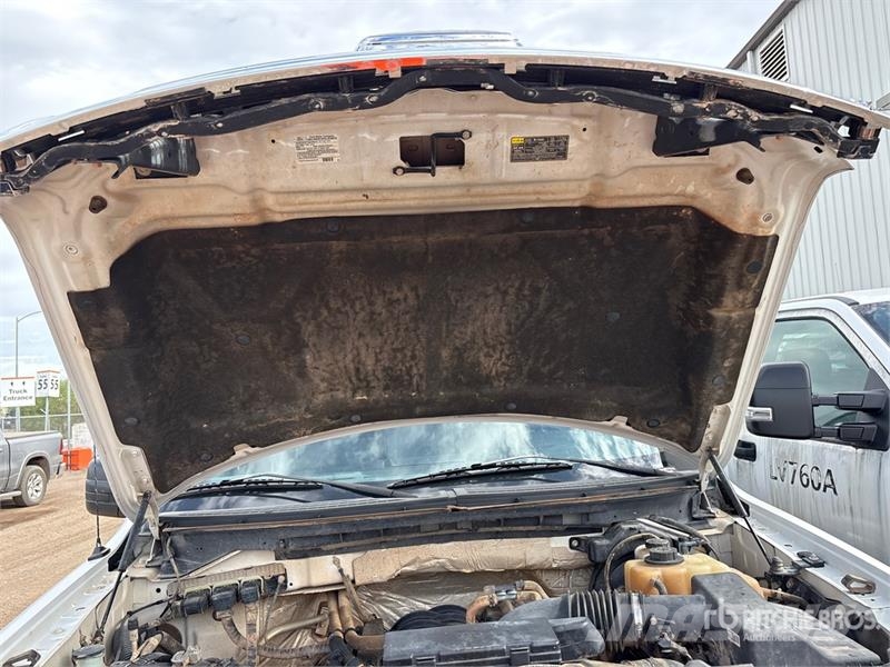 Ford F-150 XLT 4x4 Crew Cab Pickup Otros