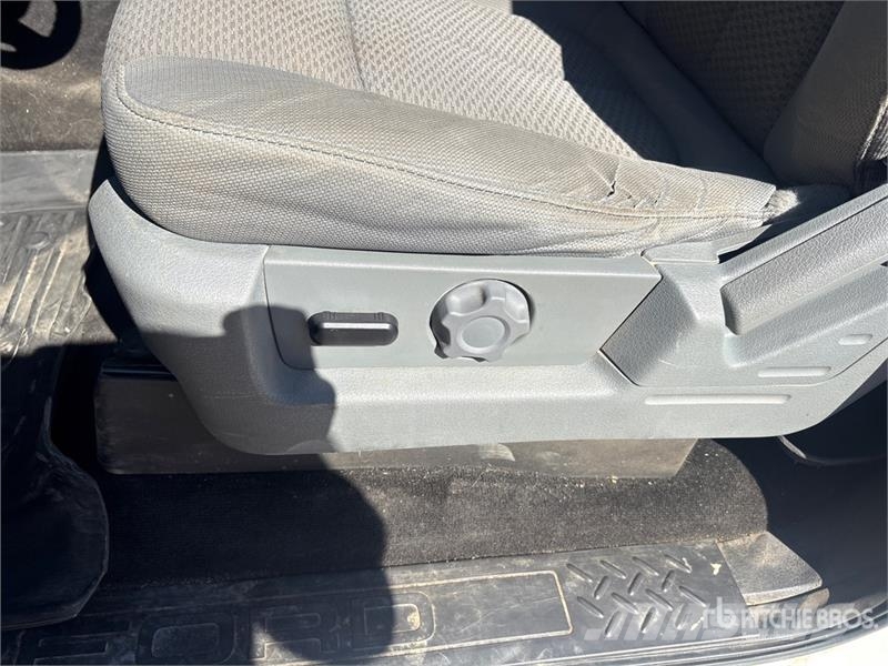 Ford F-150 XLT 4x4 Crew Cab Pickup Egyéb