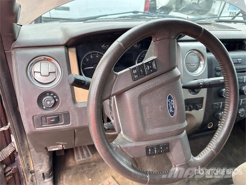 Ford F-150 XLT 4x4 Crew Cab Pickup (Inoperable) Ostalo