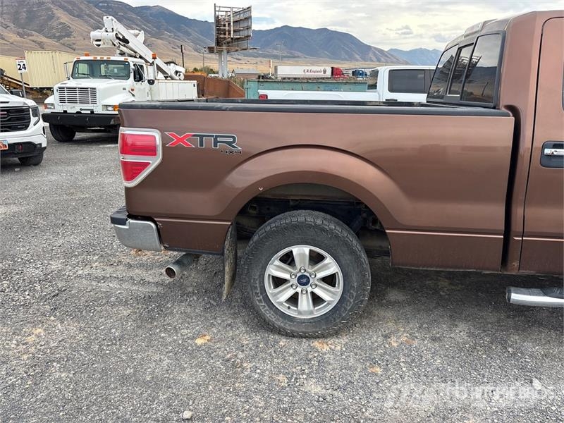 Ford F-150 XLT 4x4 Crew Cab Pickup (Inoperable) Ostalo