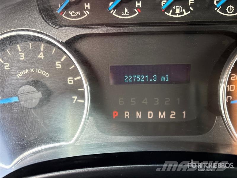 Ford F-150 XLT 4x4 Crew Cab Pickup Otros