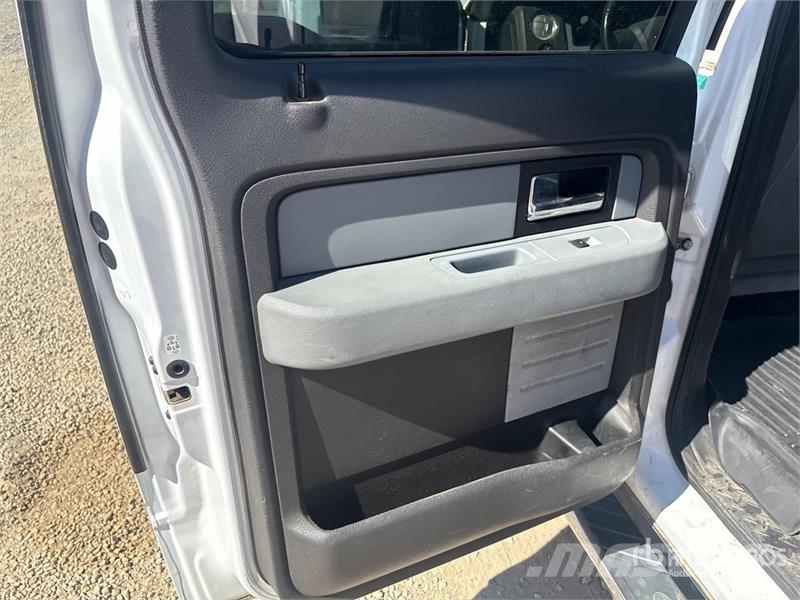 Ford F-150 XLT 4x4 Crew Cab Pickup Egyéb
