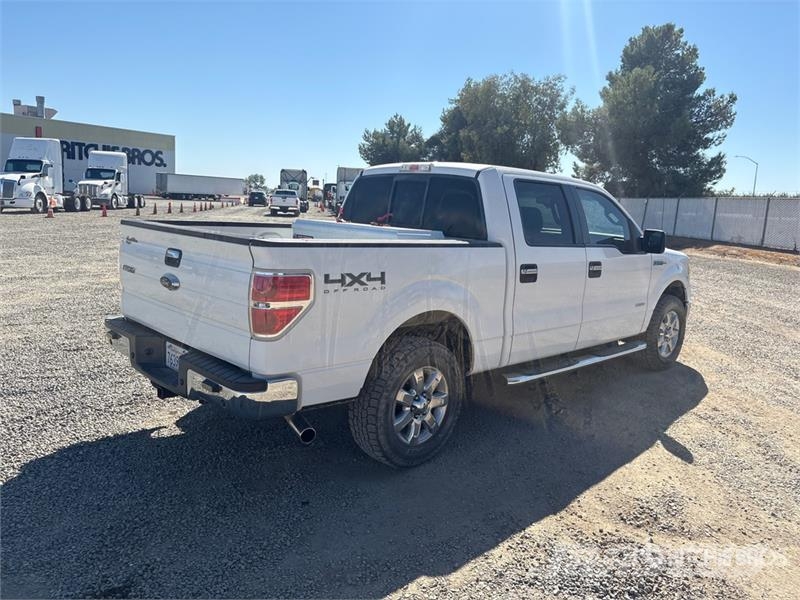 Ford F-150 XLT 4x4 Crew Cab Pickup Egyéb