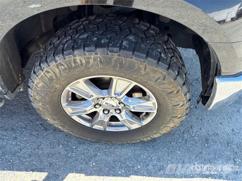 Ford F-150 XLT 4x4 Crew Cab Pickup Inne