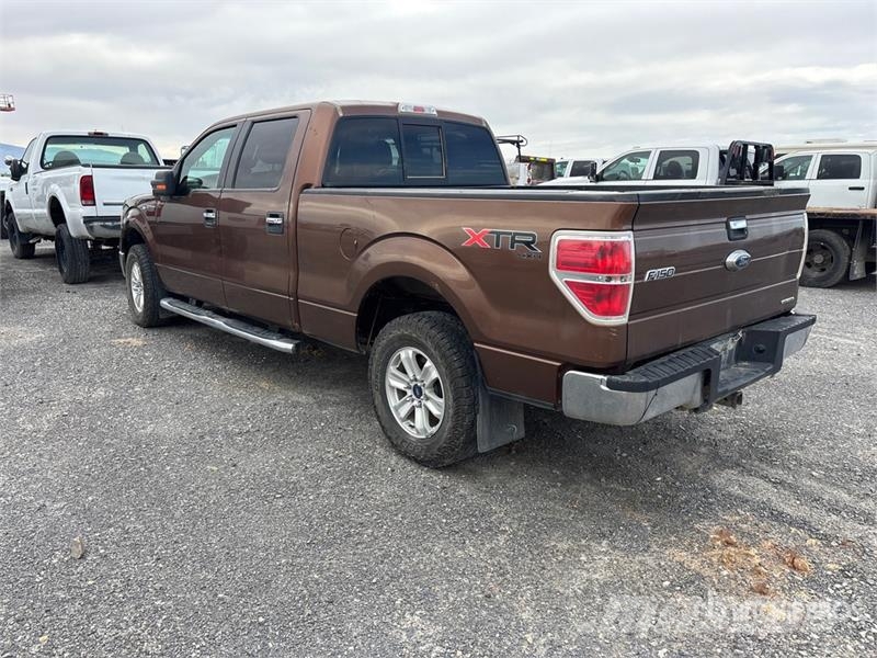Ford F-150 XLT 4x4 Crew Cab Pickup (Inoperable) Ostalo