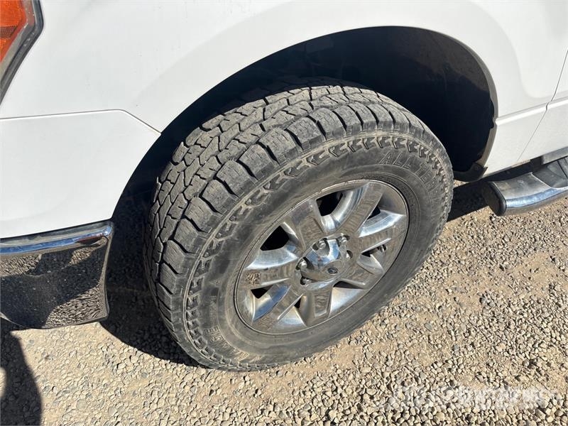 Ford F-150 XLT 4x4 Crew Cab Pickup Egyéb