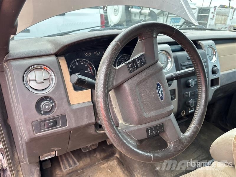 Ford F-150 XLT 4x4 Crew Cab Pickup (Inoperable) Ostalo
