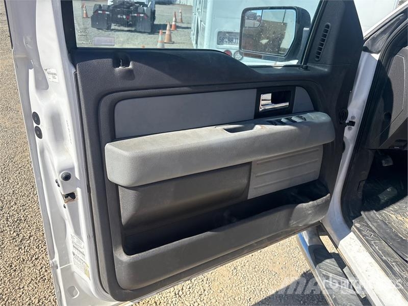 Ford F-150 XLT 4x4 Crew Cab Pickup Egyéb