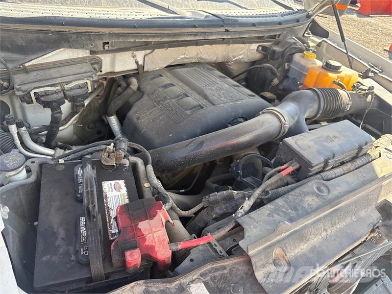 Ford F-150 XLT 4x4 Crew Cab Pickup Egyéb