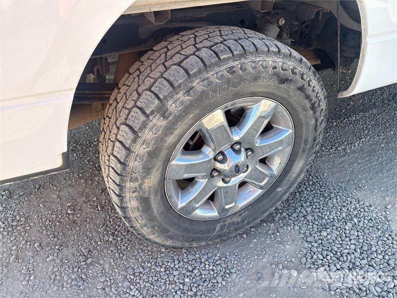 Ford F-150 XLT 4x4 Crew Cab Pickup Egyéb