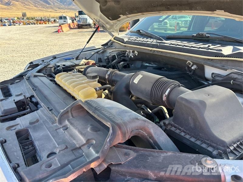 Ford F-150 XLT 4x4 Crew Cab Pickup Drugi