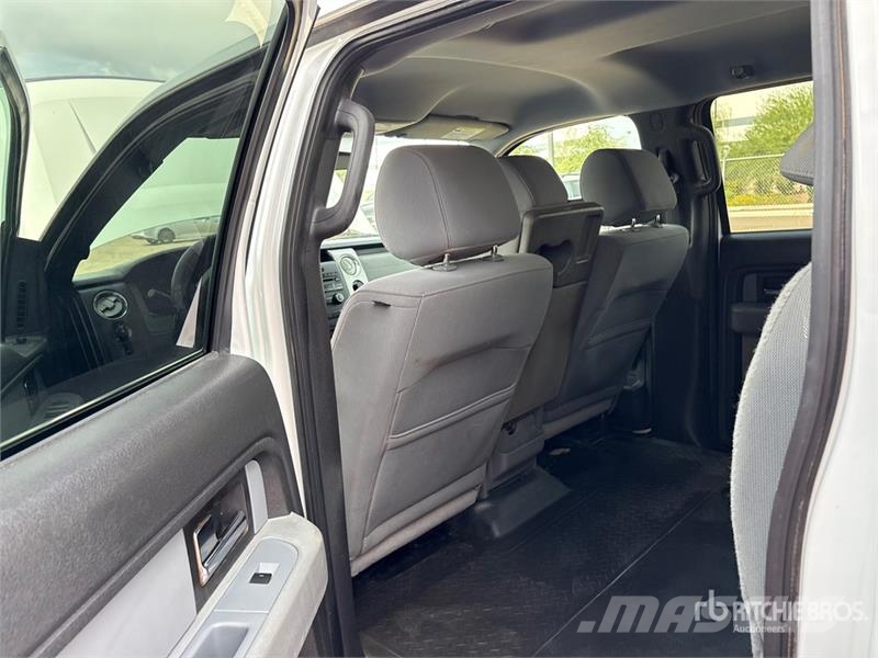 Ford F-150 XLT 4x4 Crew Cab Pickup Otros
