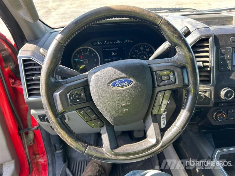 Ford F-150 XLT 4x4 Crew Cab Pickup 其他