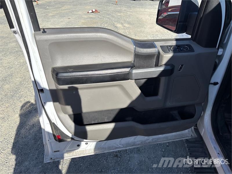 Ford F-150 XLT 4x4 Extended Cab Pickup Otros
