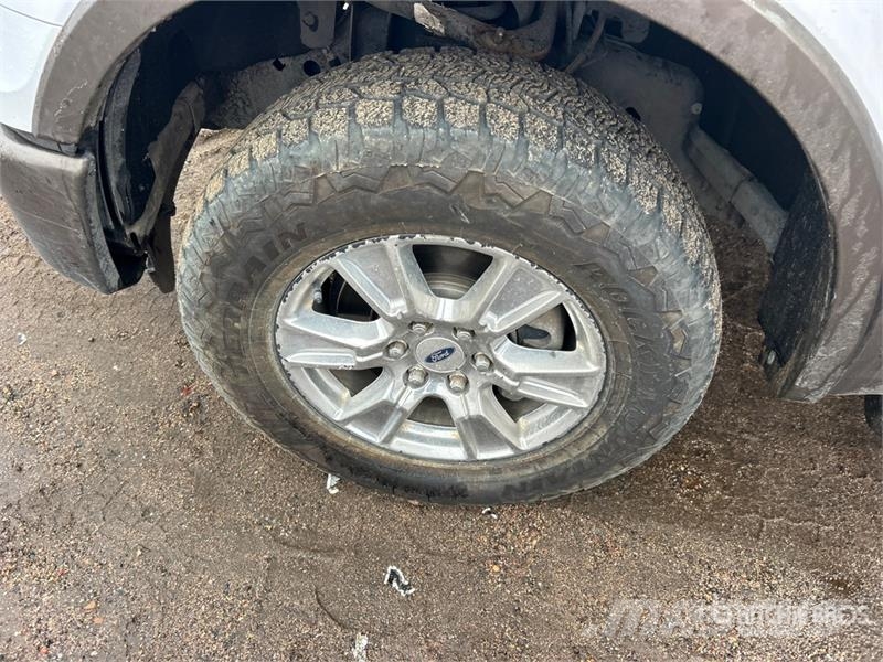 Ford F-150 XLT 4x4 Extended Cab Pickup Andere Transporter