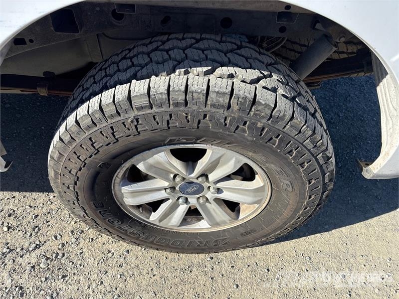 Ford F-150 XLT 4x4 Extended Cab Pickup Otros
