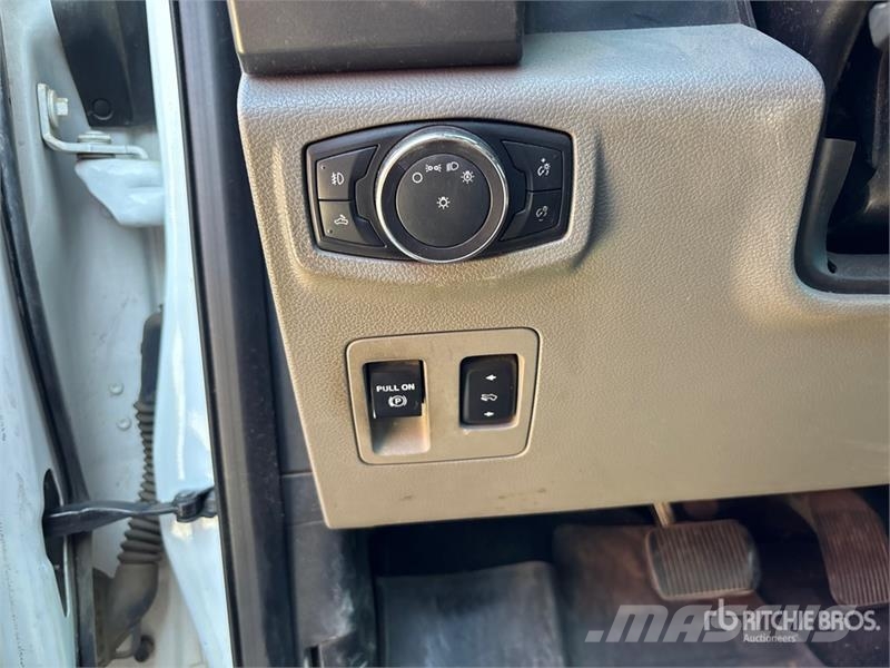 Ford F-150 XLT 4x4 Extended Cab Pickup Otros